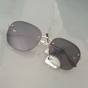 NWT Foster Grant Brown Frame Sunglasses